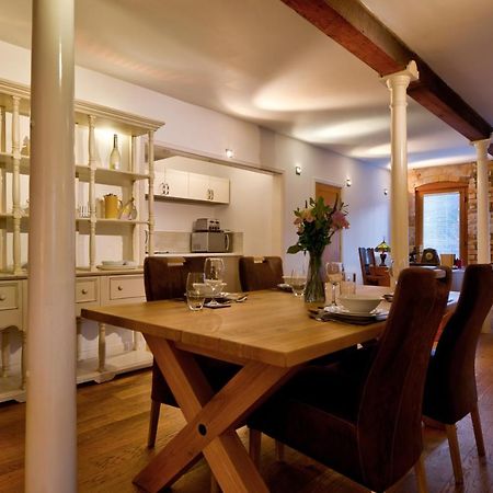 Stylish Town Centre Stay - 2-Bed Luxury Suite With Wifi 스탬포드 외부 사진