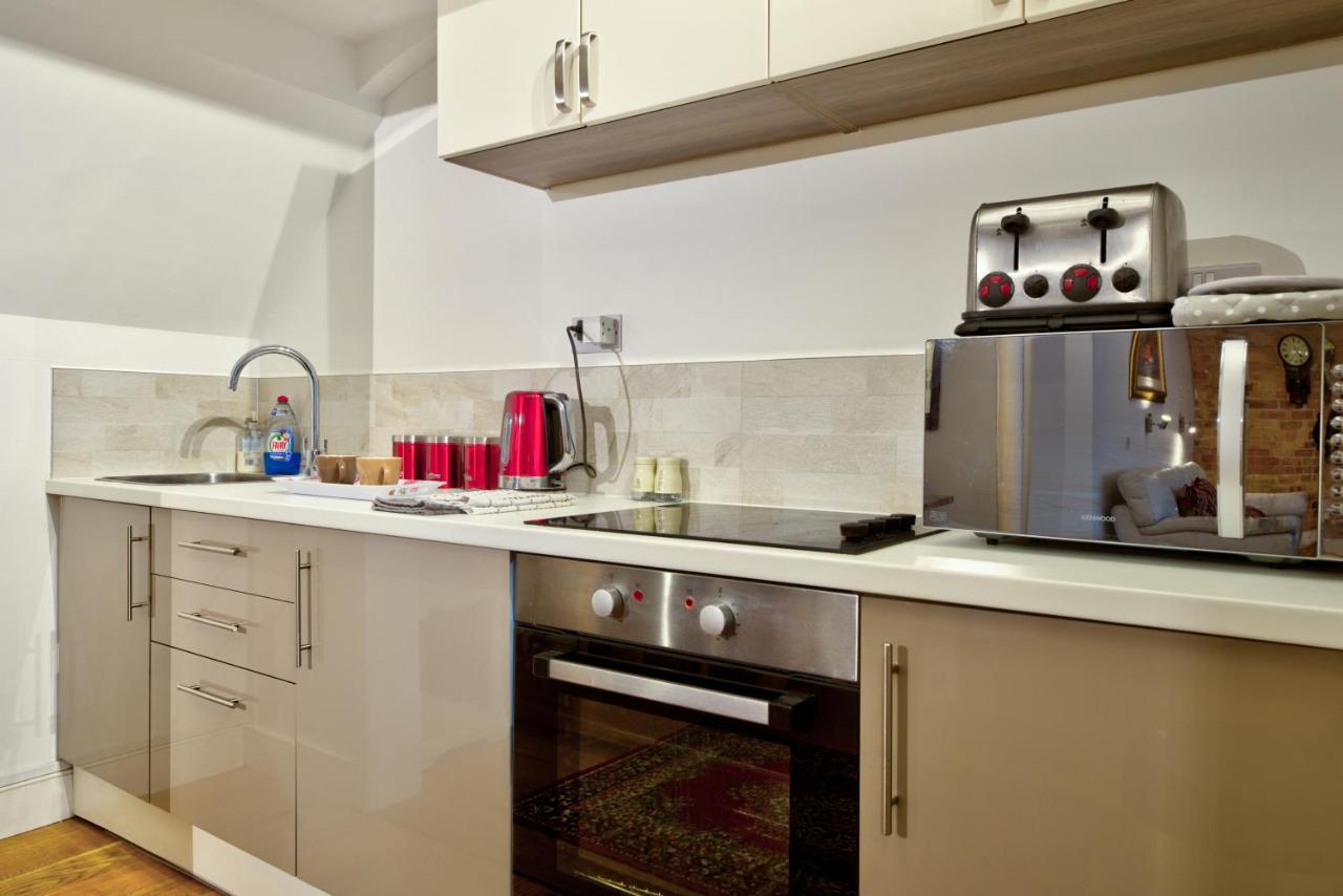 Stylish Town Centre Stay - 2-Bed Luxury Suite With Wifi 스탬포드 외부 사진