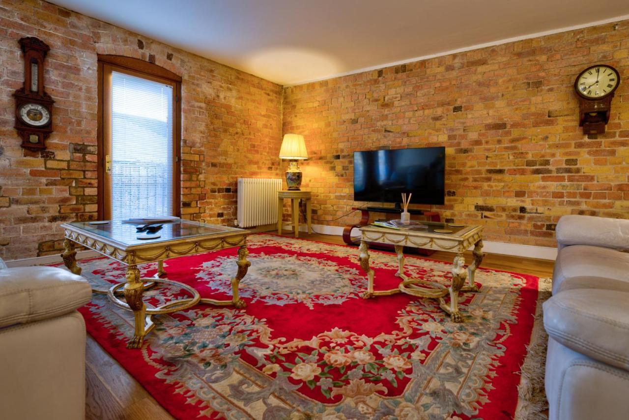 Stylish Town Centre Stay - 2-Bed Luxury Suite With Wifi 스탬포드 외부 사진