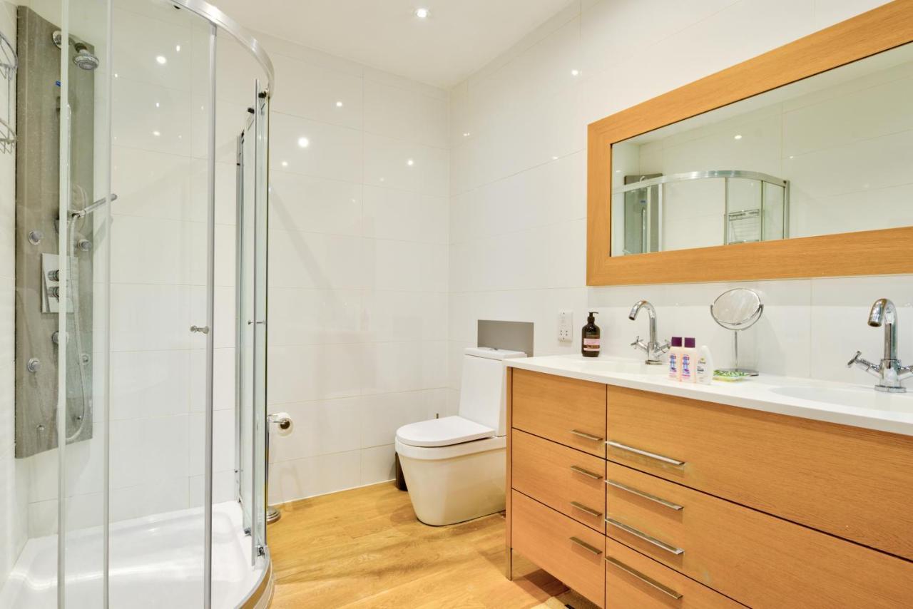 Stylish Town Centre Stay - 2-Bed Luxury Suite With Wifi 스탬포드 외부 사진