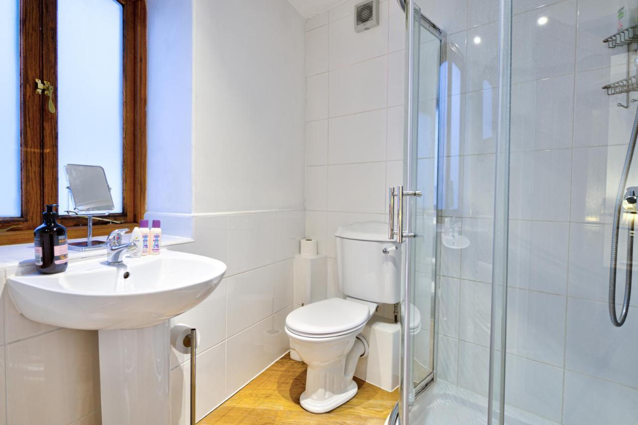 Stylish Town Centre Stay - 2-Bed Luxury Suite With Wifi 스탬포드 외부 사진
