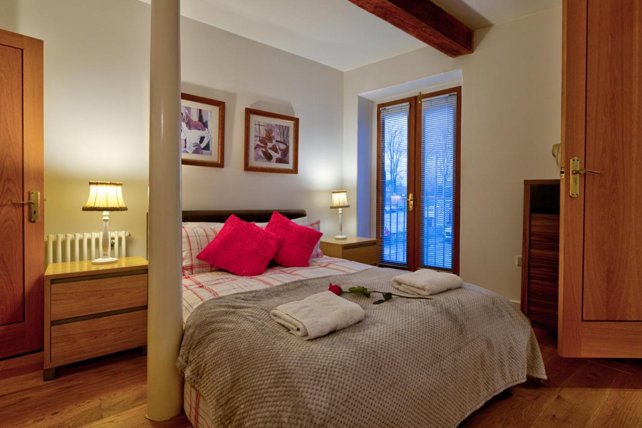 Stylish Town Centre Stay - 2-Bed Luxury Suite With Wifi 스탬포드 외부 사진