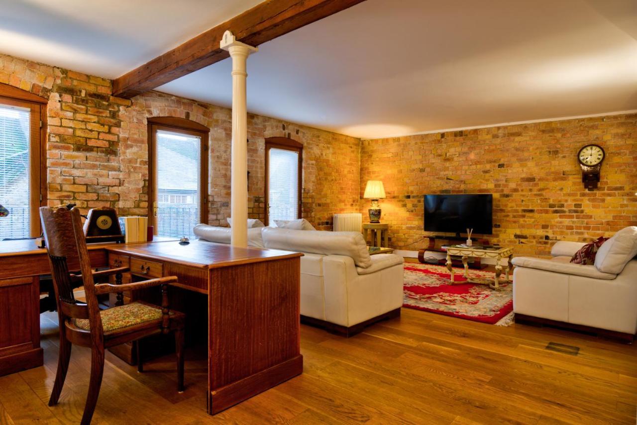 Stylish Town Centre Stay - 2-Bed Luxury Suite With Wifi 스탬포드 외부 사진